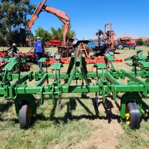 dgh56567-tooth-chisel-plough