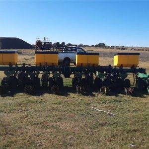 uae756-4-row-john-deere-planter